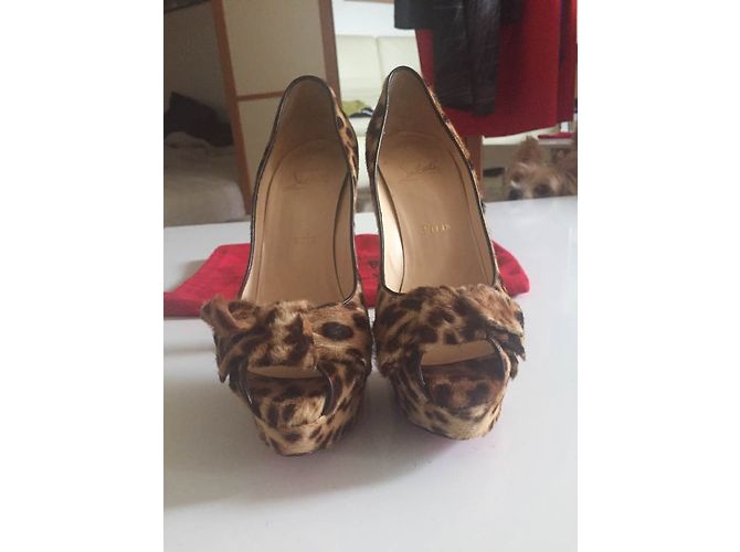 Christian Louboutin Lady Peep Décolleté Leopardate in Pelle - vista 5