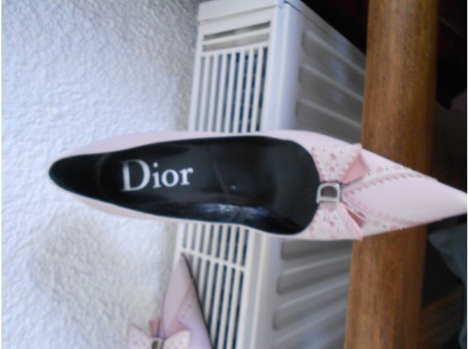 Décolleté Dior in pelle rosa con fiocco - vista 3