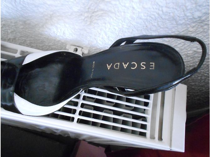 Décolleté Escada in pelle nero e bianco tacco 10cm - vista 4