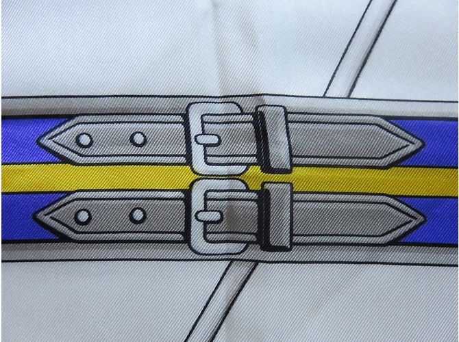 Céline Scarf - view 5