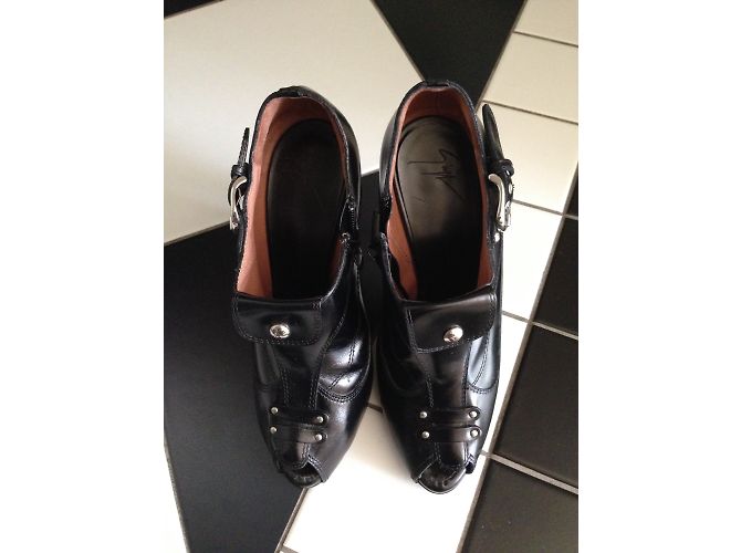 Giuseppe Zanotti Botines peep-toe de piel. Negro - vista 3