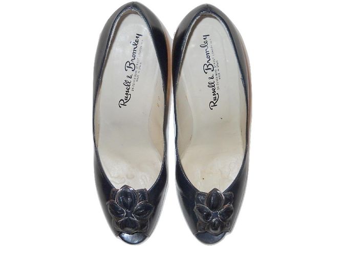 Décolleté Russell & Bromley in pelle blu con punta aperta e fiore - vista 4