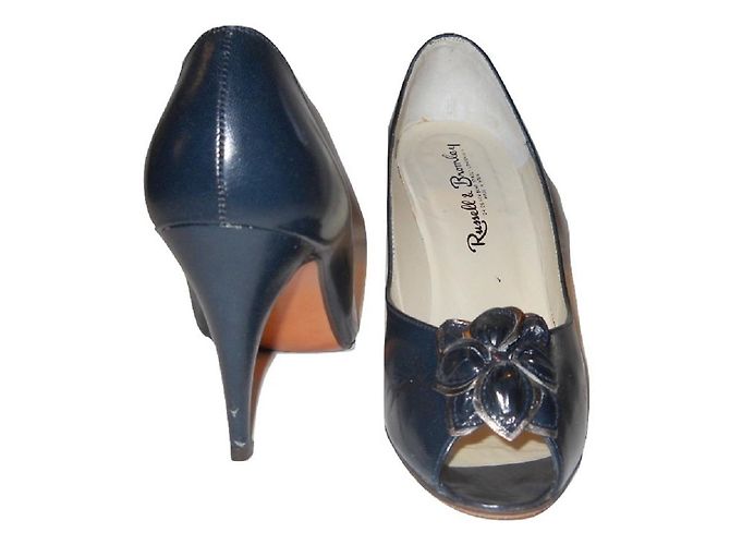 Décolleté Russell & Bromley in pelle blu con punta aperta e fiore - vista 6