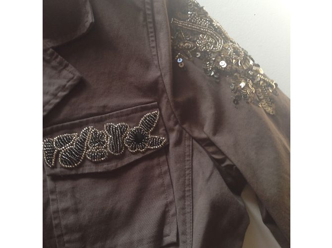 Chaqueta Ikks Sahariana de Algodón Caqui con Bordados de Perlas - vista 4