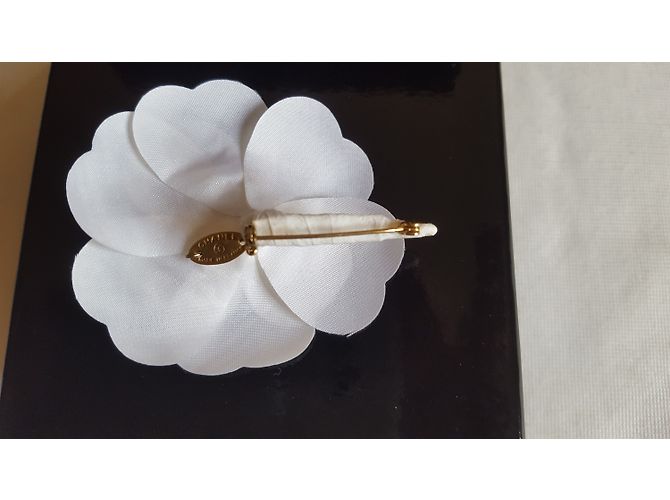 Chanel broche de camelia Blanco - vista 3