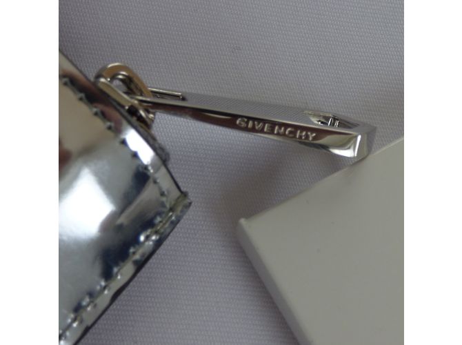 Clutch Givenchy de cuero plata negro y rosa - vista 11