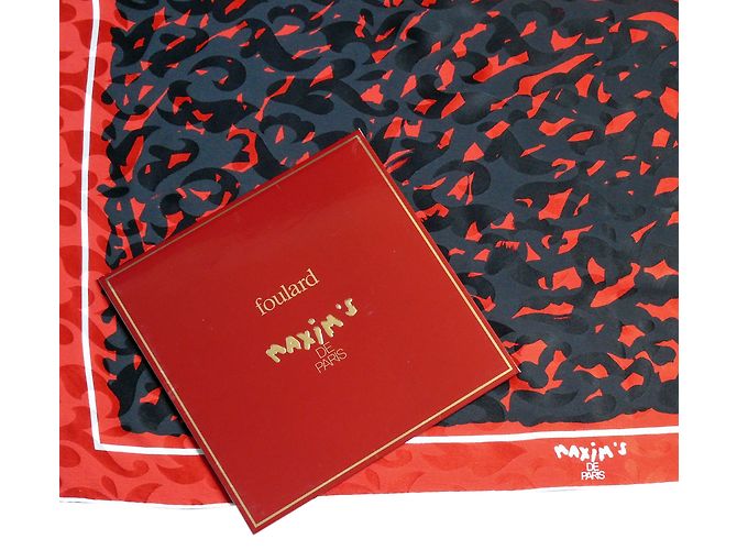 Autre Marque Carré en soie Maxym's Rouge et Noir Damas - vue 2