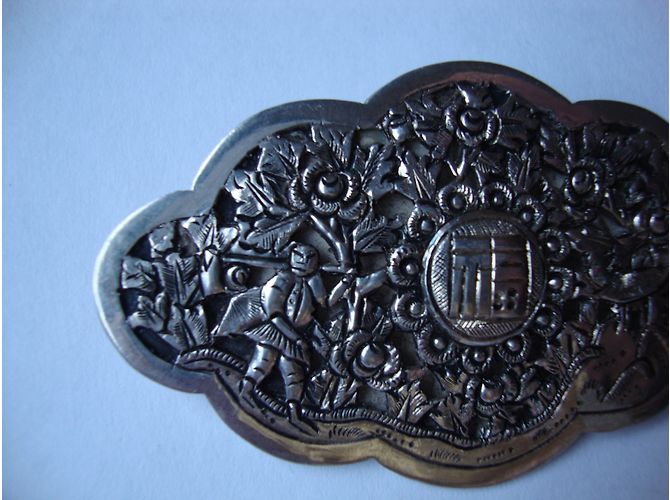 Autre Marque Silberne Metallbrosche mit Figuren - Ansicht 3