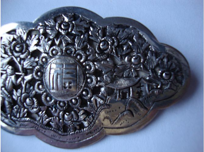 Autre Marque Silberne Metallbrosche mit Figuren - Ansicht 4