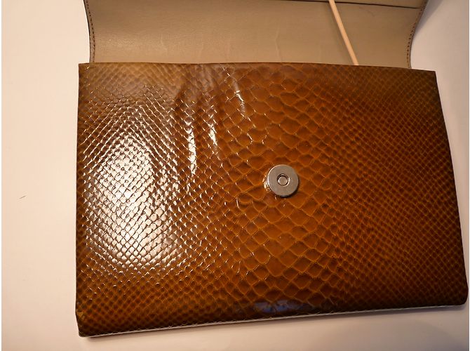 Pochette Christian Dior en peau de python caramel - vue 2