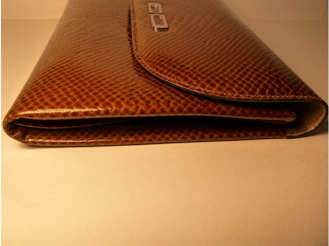 Pochette Christian Dior en peau de python caramel - vue 5