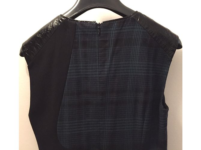 Pinko Schwarzes Wollkleid mit Karomuster und Kunstleder Einsätzen - Ansicht 7