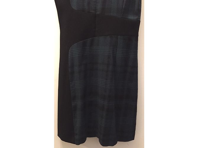 Pinko Schwarzes Wollkleid mit Karomuster und Kunstleder Einsätzen - Ansicht 8