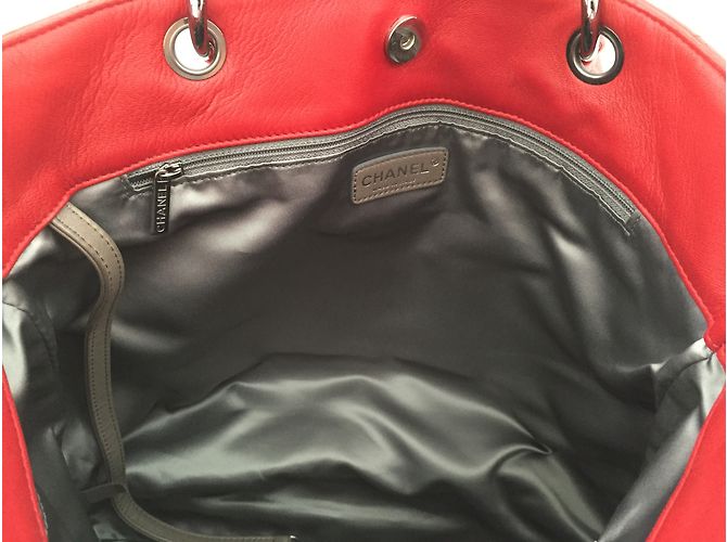Borsa Shopping Chanel in pelle d'agnello rossa Rosso - vista 5
