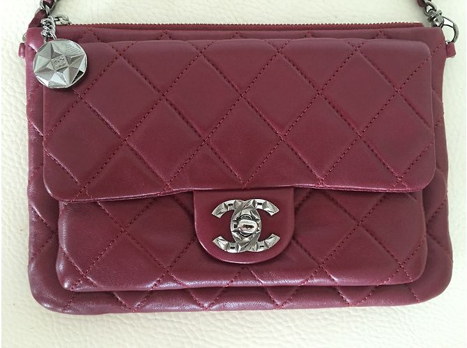 Pochette Chanel Timeless in pelle d'agnello bordeaux Rosso Bordò - vista 3