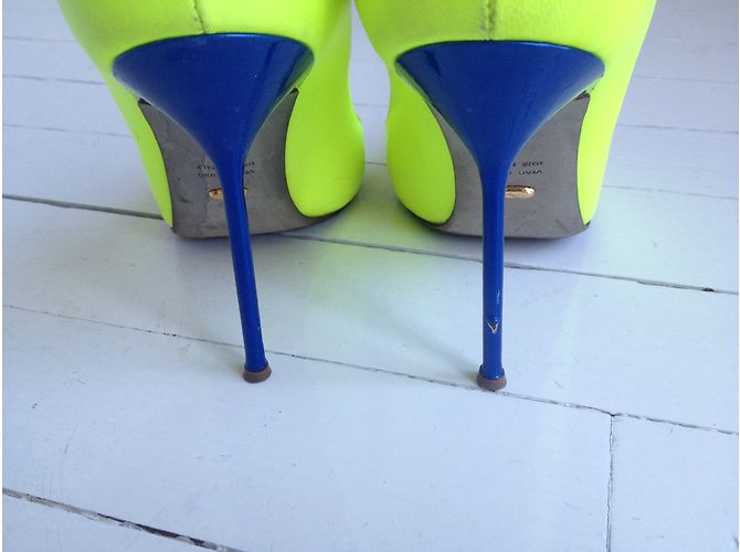 Décolleté Sergio Rossi in pelle giallo neon - vista 3