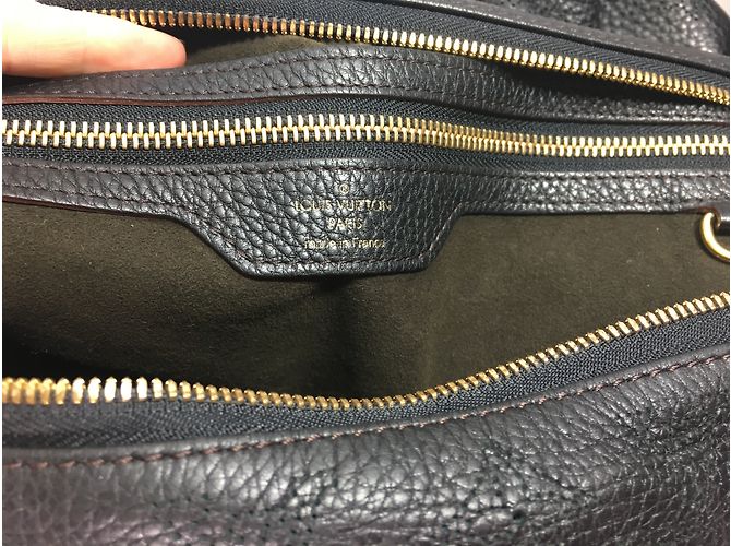 Louis Vuitton Selene Mahina nero MM - vista 13