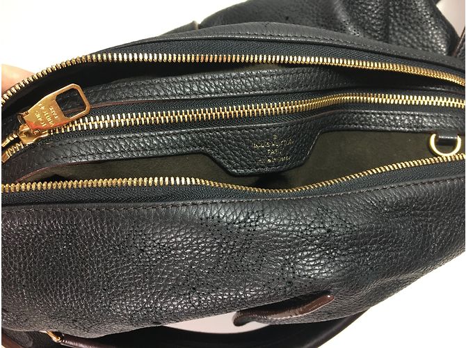 Louis Vuitton Selene Mahina nero MM - vista 14