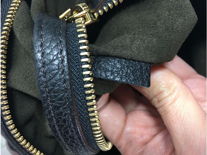 Louis Vuitton Selene Mahina nero MM - vista 15