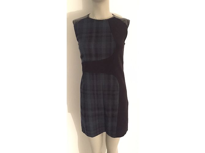 Pinko Schwarzes Wollkleid mit Karomuster und Kunstleder Einsätzen - Ansicht 10