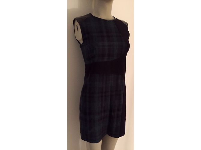 Pinko Schwarzes Wollkleid mit Karomuster und Kunstleder Einsätzen - Ansicht 12