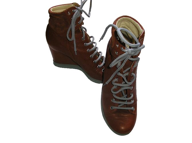 Botas de cano curto See by Chloé Timota em couro caramelo - vista 2