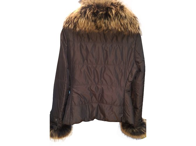 Hugo Boss Jacke Braun aus Polyester mit Waschbärfell - Ansicht 2