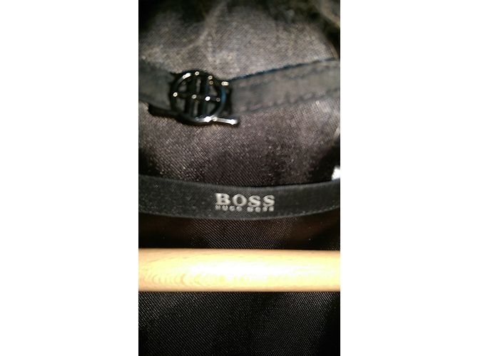 Hugo Boss Jacke Braun aus Polyester mit Waschbärfell - Ansicht 4