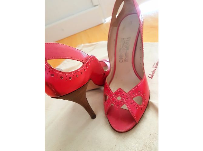 Décolleté Salvatore Ferragamo in pelle rosa - vista 3