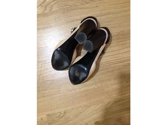 Décolleté Chanel Bicolore in Pelle Beige Nero 39.5 - vista 7