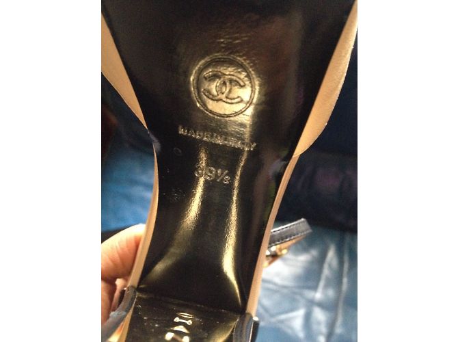 Décolleté Chanel Bicolore in Pelle Beige Nero 39.5 - vista 8