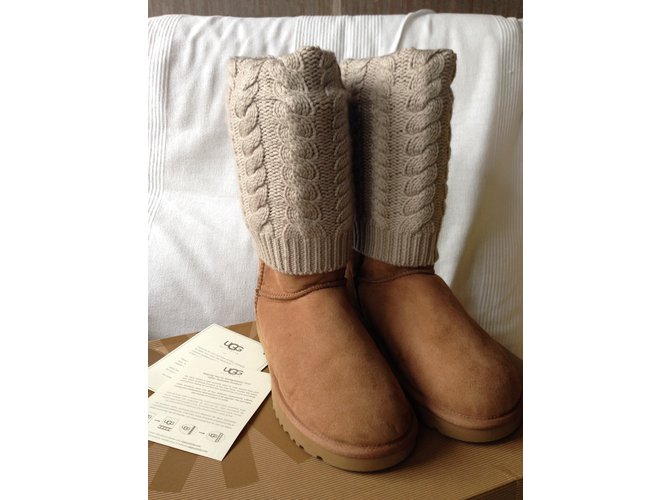 Botas Ugg Special Edition de piel beige - vista 3