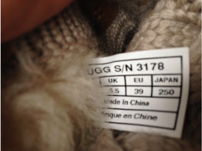 Botas Ugg Special Edition de piel beige - vista 6