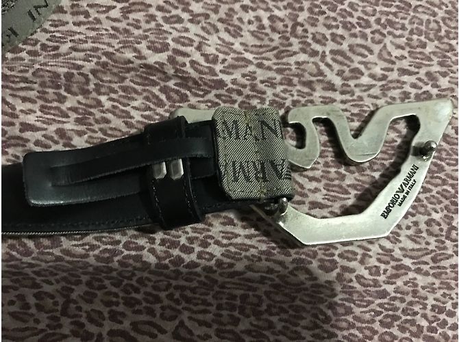 Emporio Armani Gürtel aus schwarzem und grauem Leder - Ansicht 3