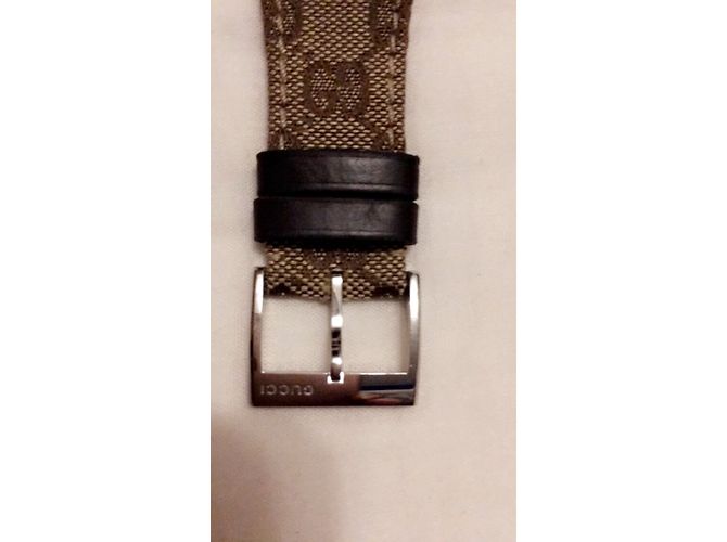Relógio Gucci com Pulseira de Tecido Marrom e Bege - vista 4