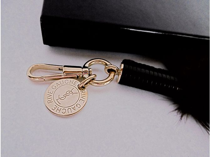 Yves Saint Laurent Titular de chave de charme de pele - vista 3