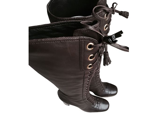 Botas Miu Miu de piel marrón Castaño - vista 2