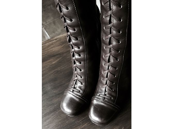 Botas Miu Miu de piel marrón Castaño - vista 4