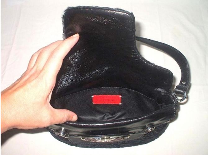 Borsa da sera Valentino Garavani in pelle nera e pelliccia con spilla Swarovski Nero - vista 4