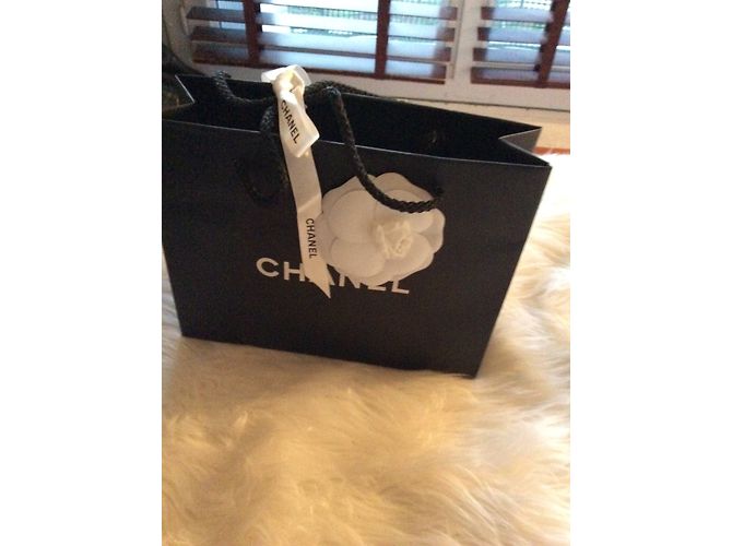 Bracciale Chanel a manchette nero con strass e logo stellato - vue 8