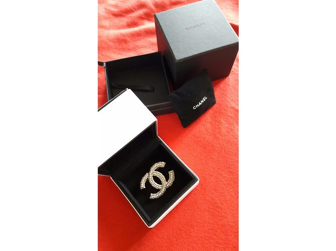 Chanel Broche Dourado - vista 11