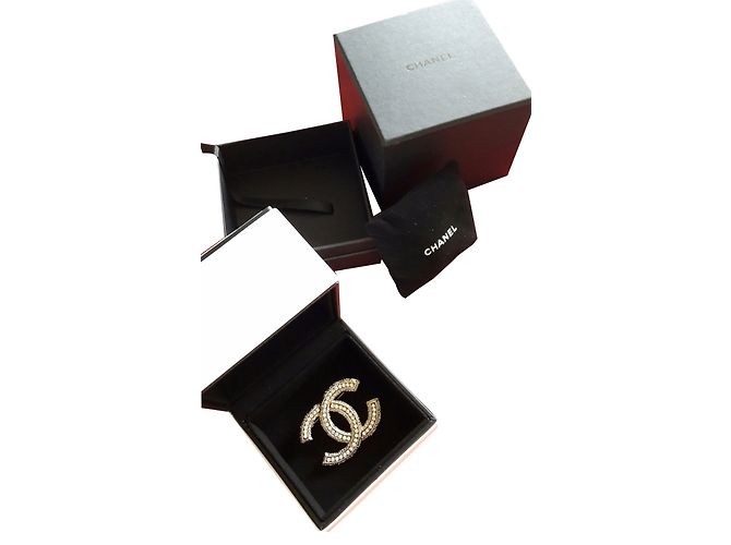 Chanel Broche Dourado - vista 2