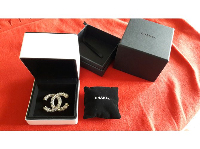 Chanel Broche Dourado - vista 3