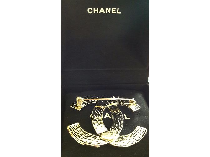 Chanel Broche Dourado - vista 4
