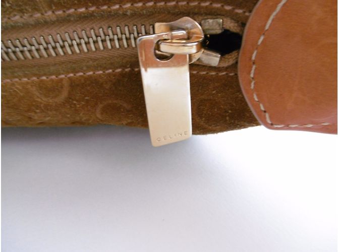 Céline Borsa a tracolla con logo Monogram in pelle scamosciata - vista 9