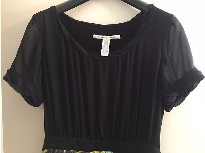 Diane Von Furstenberg Kleid aus schwarzer Seide - Ansicht 12