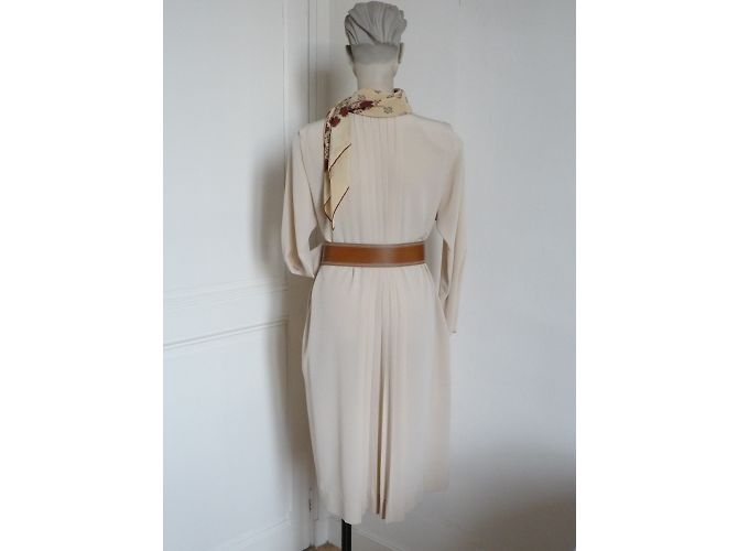 Autre Marque Jean Bailly Kleid aus beigem Polyester-Krepp - Ansicht 4