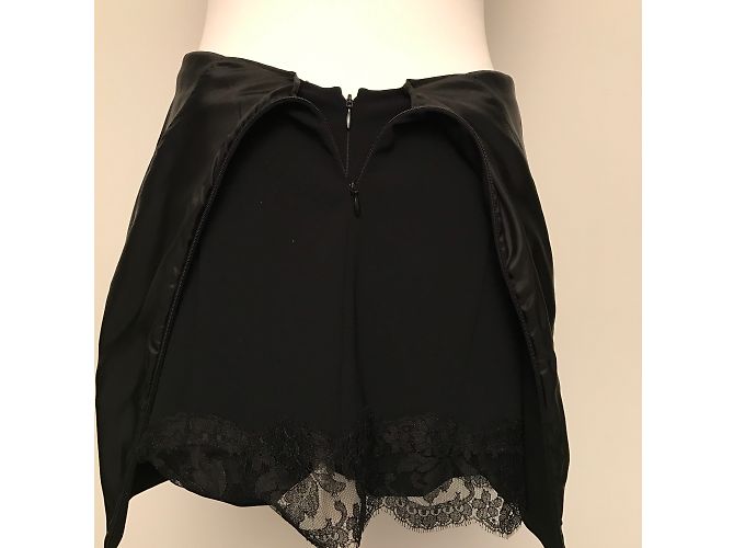 Moschino Cheap And Chic Schwarzes Minikleid mit Shorts - Ansicht 7