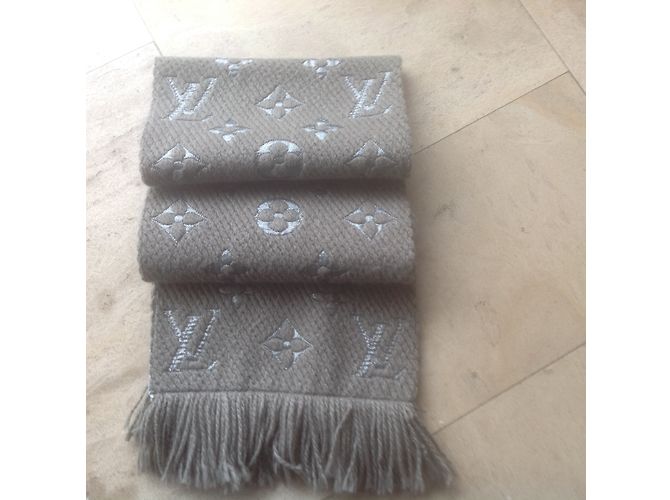 Louis Vuitton Écharpe  Logomania Gris - vue 3