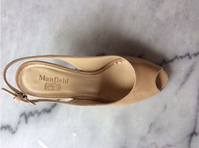 Autre Marque Décolleté con punta aperta in vernice beige 8,5 cm - vista 5